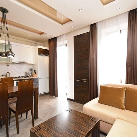 Galaxy Inn Luxury Hostel In Center Erivan Exterior foto