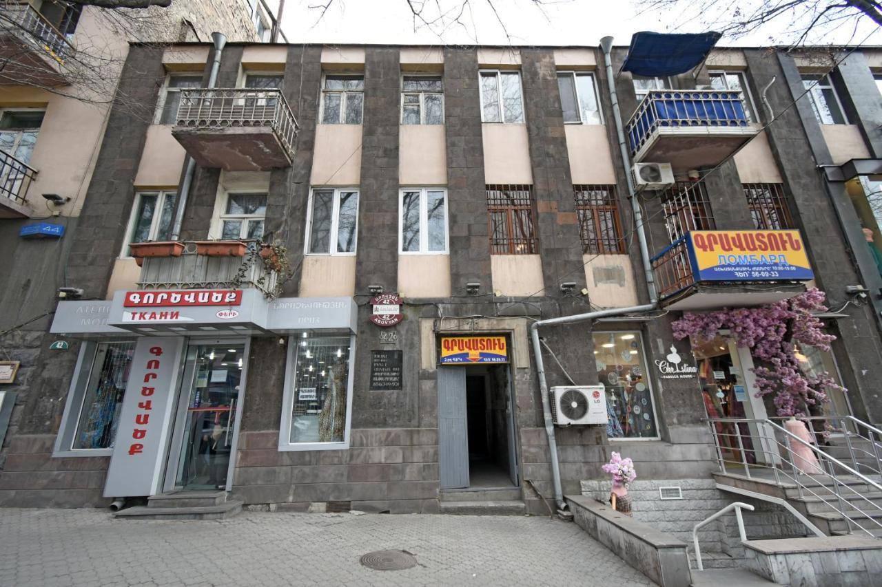 Galaxy Inn Luxury Hostel In Center Erivan Exterior foto